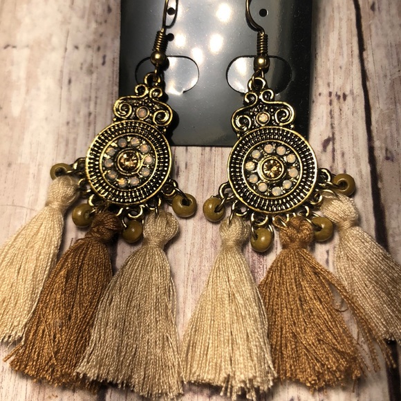 Boho dangling earrings NWT - Picture 4 of 5